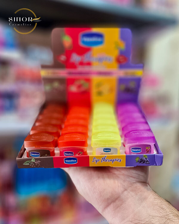 وازلین و نرم کننده لب